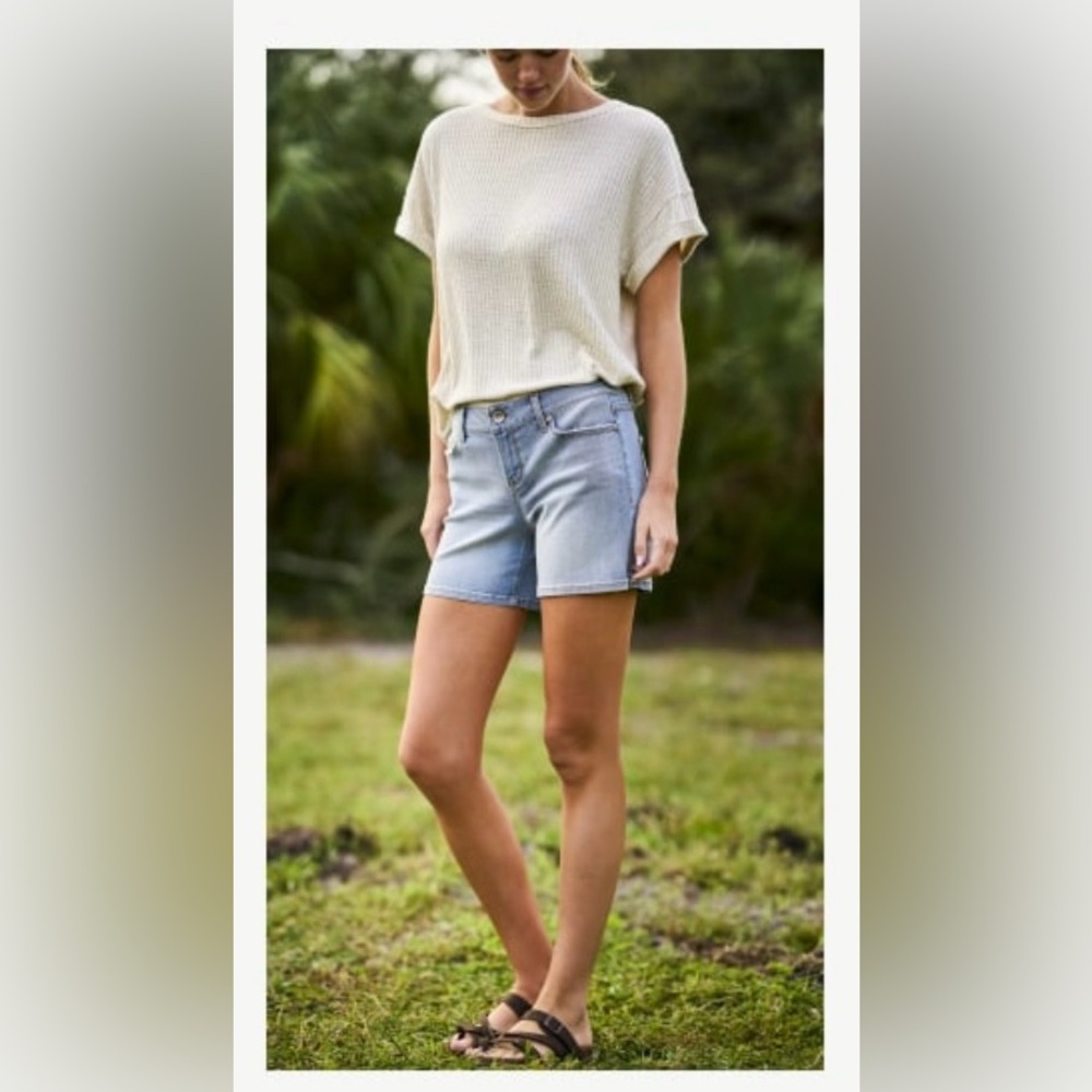 Cabela’s Natural Reflections 5-Pocket Denim Shorts. Size 4.